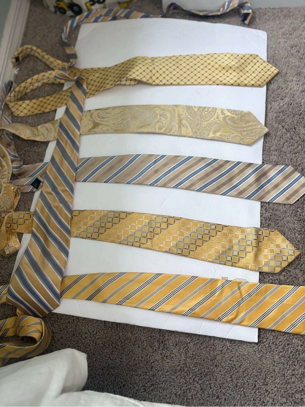 Men's Yellow Patterned Tie Collection - Multiple Styles